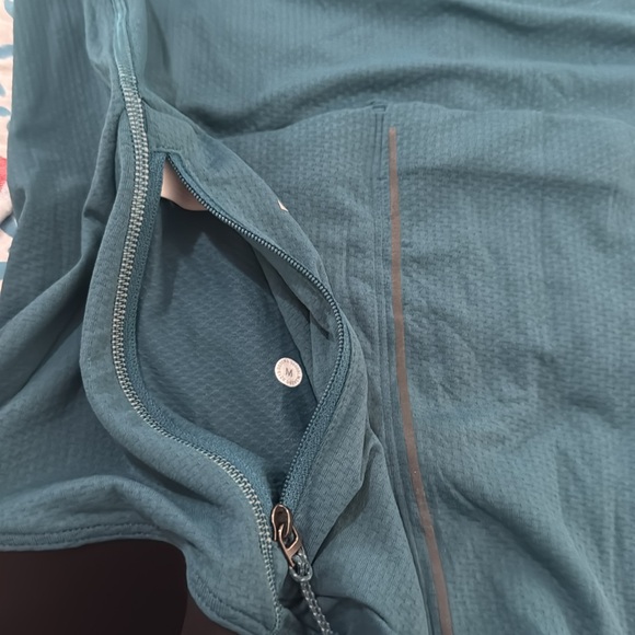 NEW Lululemonn cycling jersey never used - Picture 5 of 7